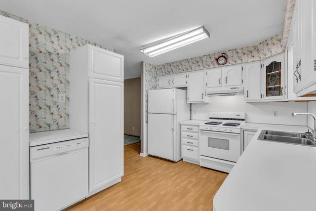 54 LOSHES RUN RD, Duncannon, PA 17020