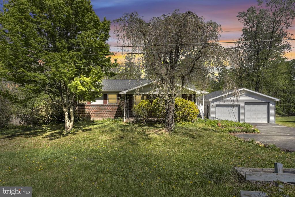 54 LOSHES RUN RD, Duncannon, PA 17020