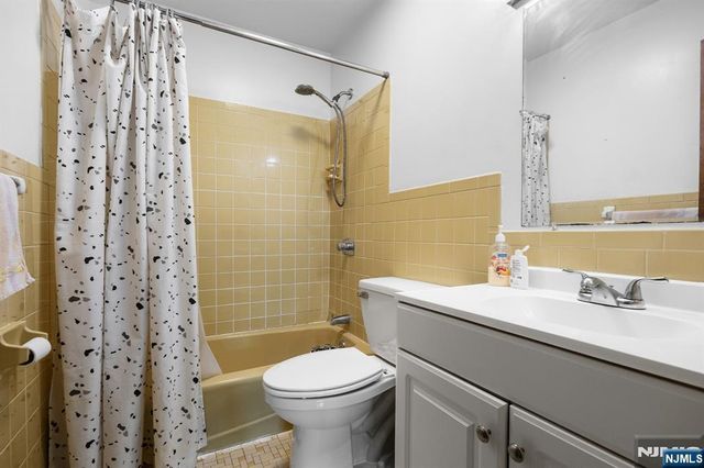 747 Riverside C1, Lyndhurst, NJ 07071