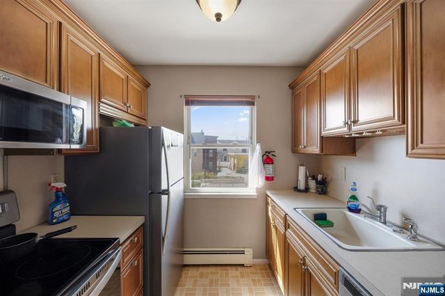 747 Riverside C1, Lyndhurst, NJ 07071