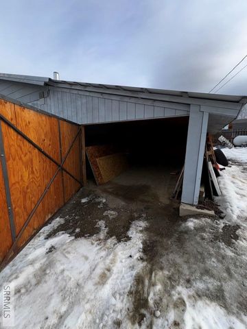 300 S 14th Street, Salmon, ID 83467