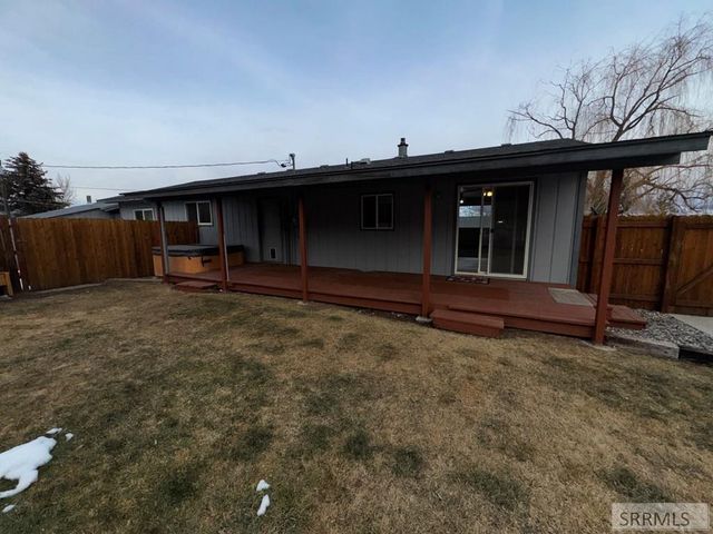 300 S 14th Street, Salmon, ID 83467