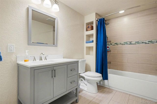 22861 E Chenango Drive, Aurora, CO 80015