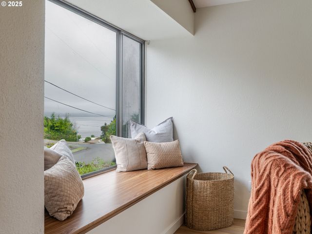 23 SKYLINE Ave, Astoria, OR 97103