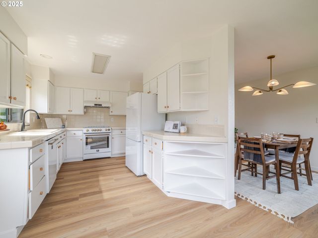 23 SKYLINE Ave, Astoria, OR 97103