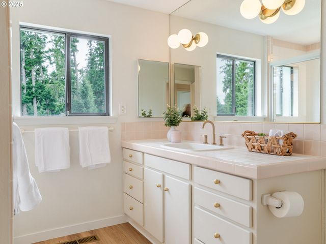 23 SKYLINE Ave, Astoria, OR 97103