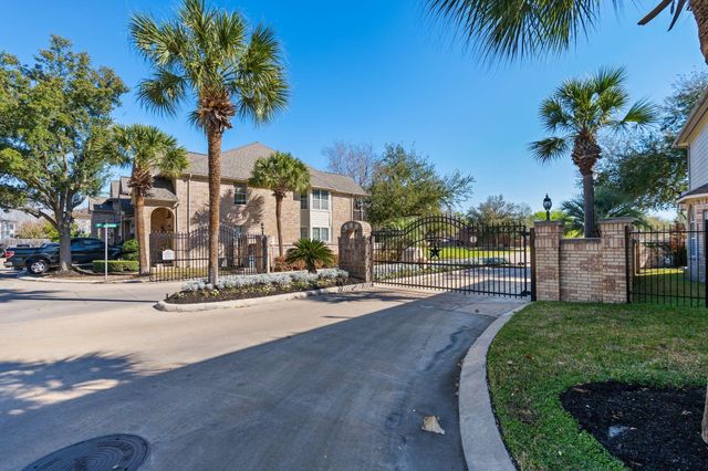 7526 N Linpar Court, Houston, TX 77040