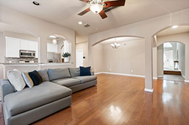 7526 N Linpar Court, Houston, TX 77040