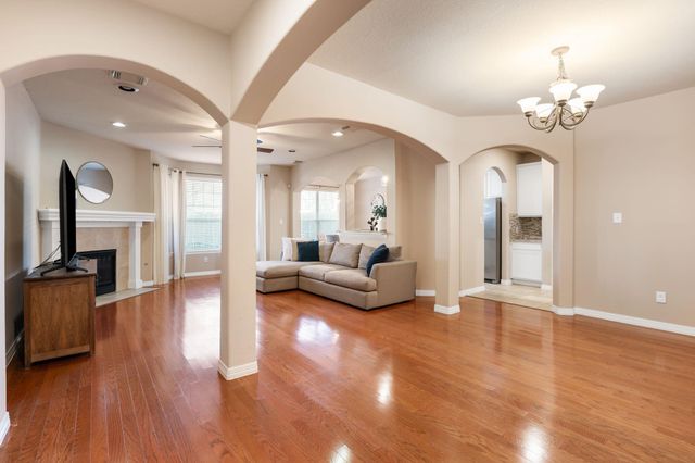 7526 N Linpar Court, Houston, TX 77040