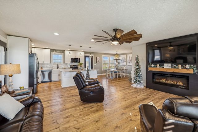 285 Shrum Ln, Lafayette, TN 37083