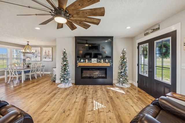 285 Shrum Ln, Lafayette, TN 37083