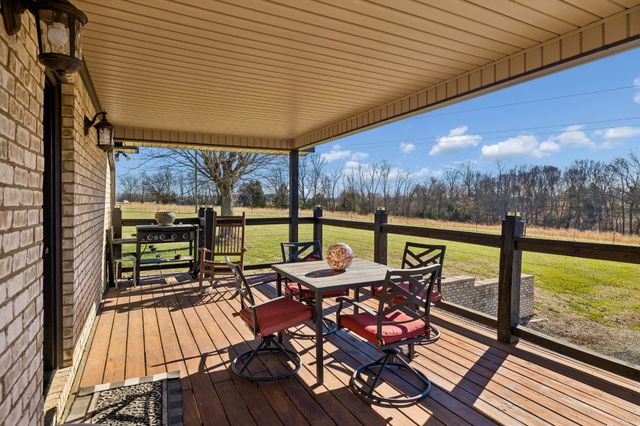 285 Shrum Ln, Lafayette, TN 37083