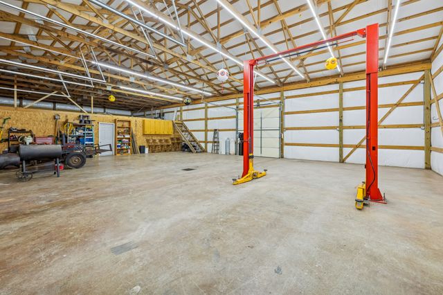 285 Shrum Ln, Lafayette, TN 37083