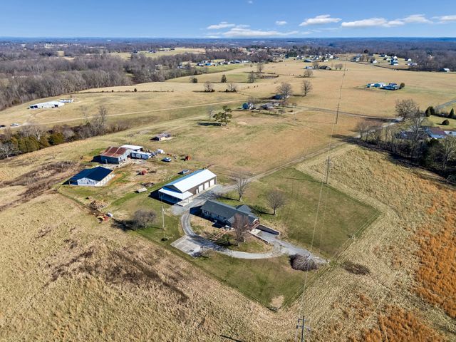 285 Shrum Ln, Lafayette, TN 37083