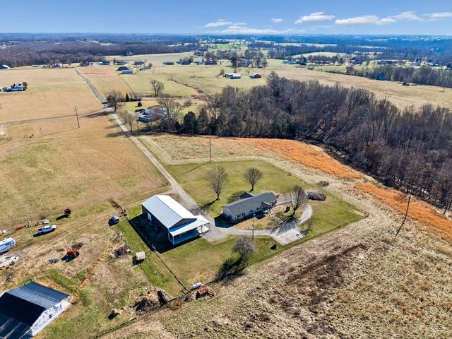 285 Shrum Ln, Lafayette, TN 37083