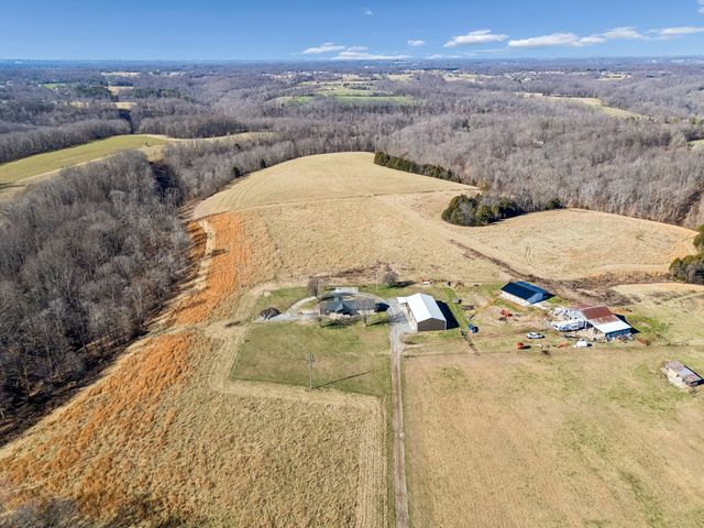 285 Shrum Ln, Lafayette, TN 37083