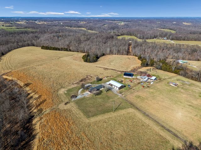 285 Shrum Ln, Lafayette, TN 37083