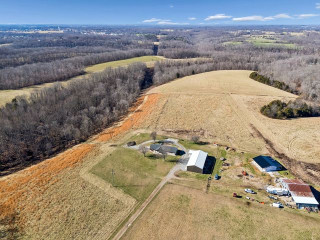 285 Shrum Ln, Lafayette, TN 37083
