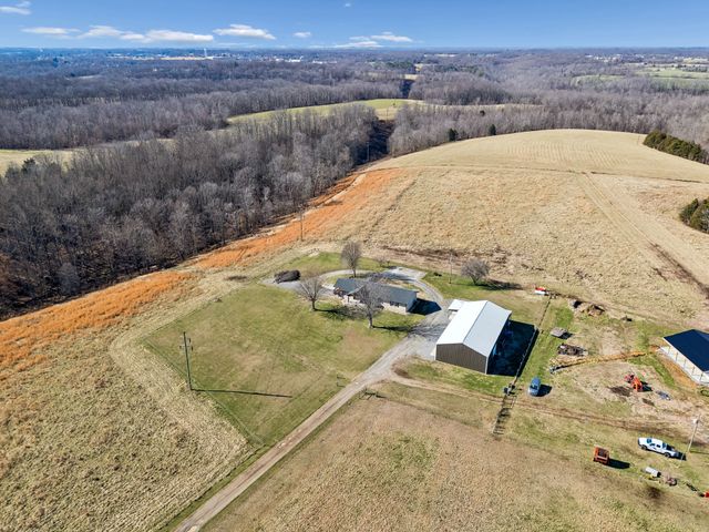 285 Shrum Ln, Lafayette, TN 37083