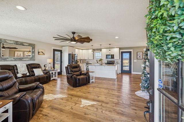 285 Shrum Ln, Lafayette, TN 37083