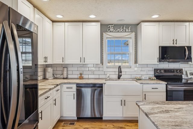 285 Shrum Ln, Lafayette, TN 37083