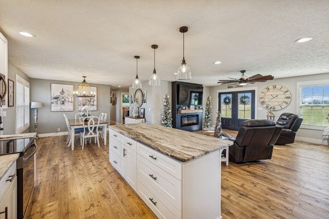 285 Shrum Ln, Lafayette, TN 37083