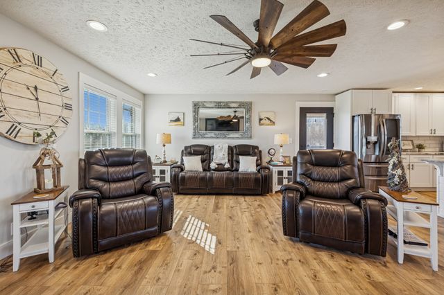 285 Shrum Ln, Lafayette, TN 37083