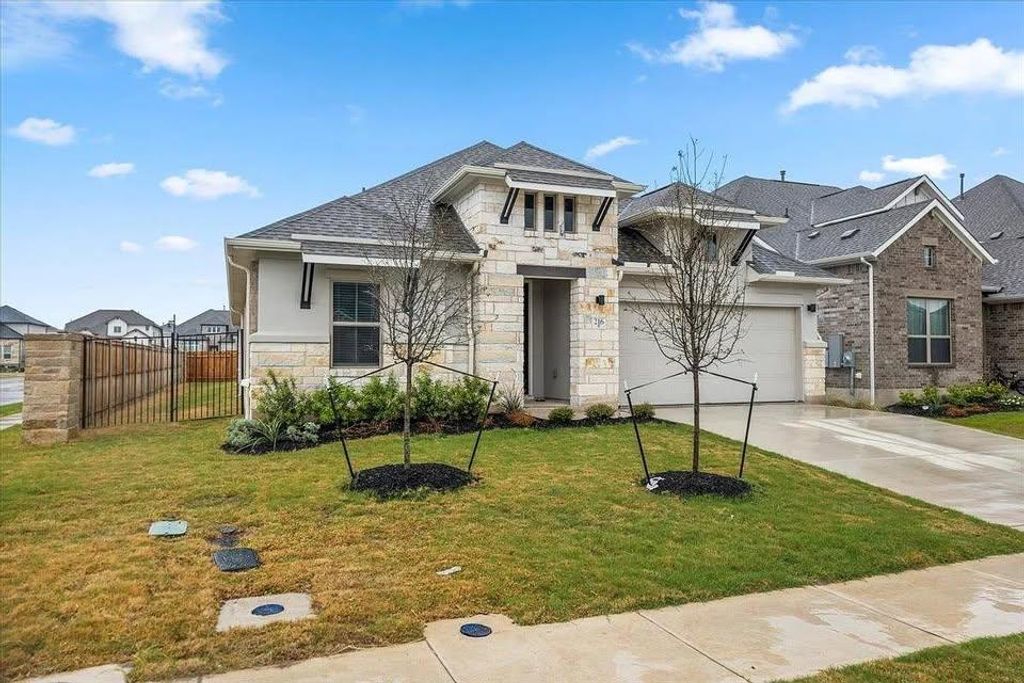 216 Hollister DR, Liberty Hill, TX 78642