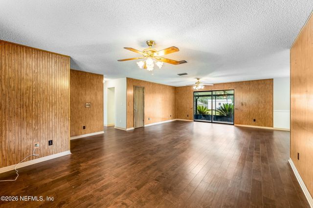 211 DOW Court, Green Cove Springs, FL 32043