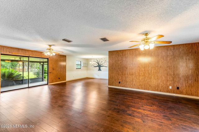 211 DOW Court, Green Cove Springs, FL 32043
