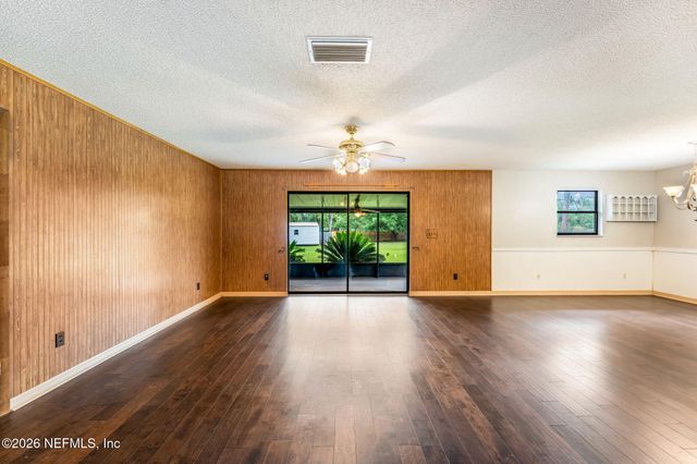 211 DOW Court, Green Cove Springs, FL 32043