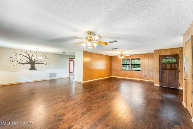 211 DOW Court, Green Cove Springs, FL 32043