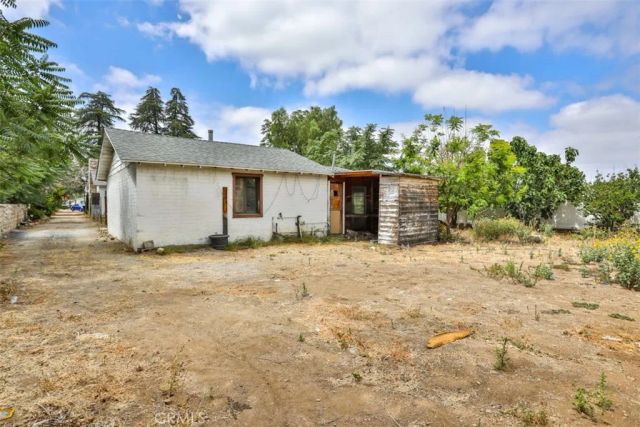 2143 Mentone Boulevard, Mentone, CA 92359