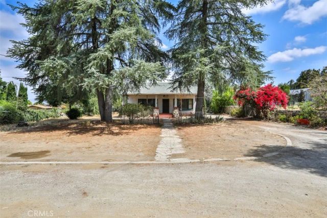 2143 Mentone Boulevard, Mentone, CA 92359