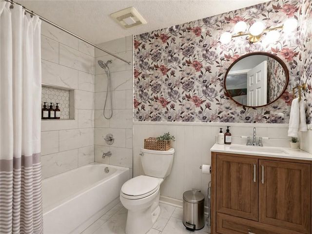 169 Willow Stream Court, Roswell, GA 30076