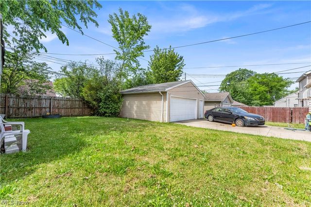 21106 Gardenview Drive, Maple Heights, OH 44137