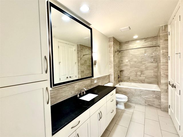 2303 Mid Ln Lane 318, Houston, TX 77027