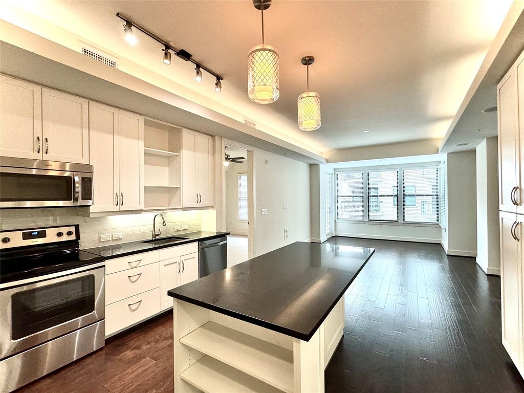 2303 Mid Ln Lane 318, Houston, TX 77027
