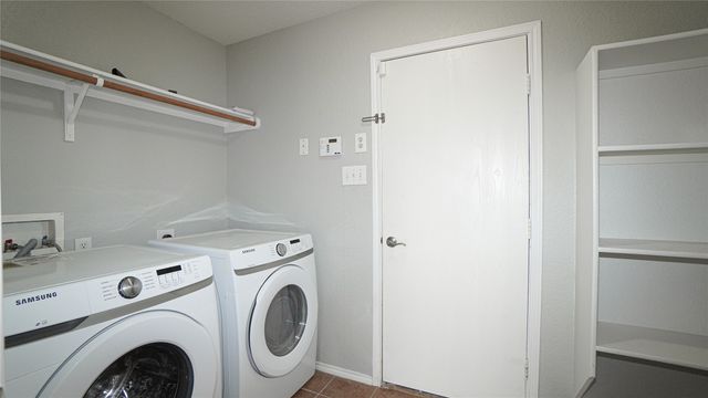 4006 Collin Court, Heartland, TX 75126