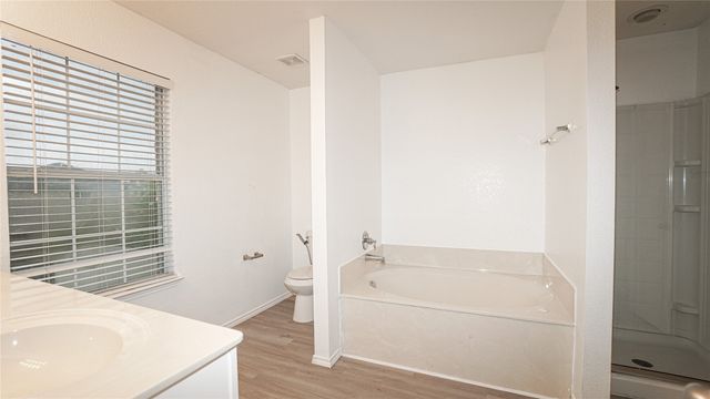 4006 Collin Court, Heartland, TX 75126