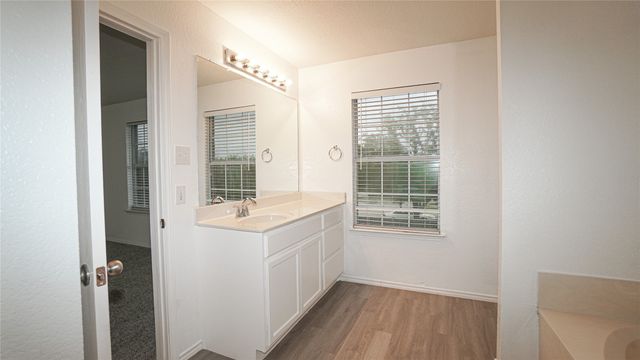 4006 Collin Court, Heartland, TX 75126