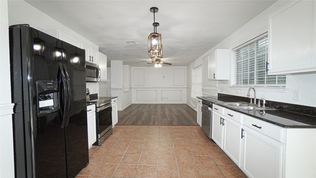 4006 Collin Court, Heartland, TX 75126