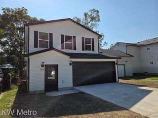 1116 E Hayes Avenue, Hazel Park, MI 48030