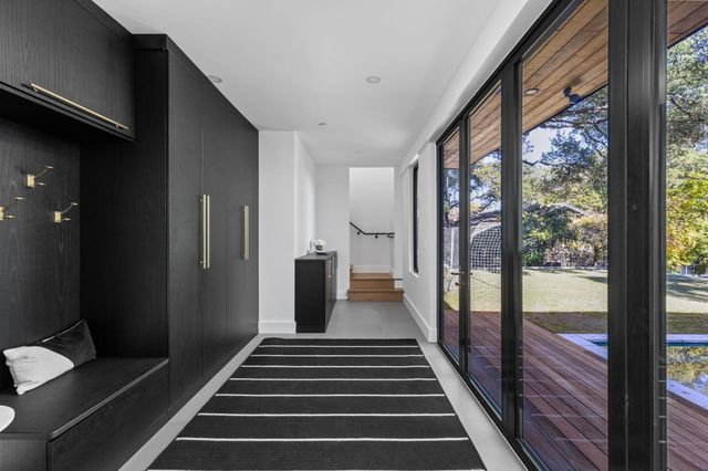 302 Buckeye TRL, West Lake Hills, TX 78746