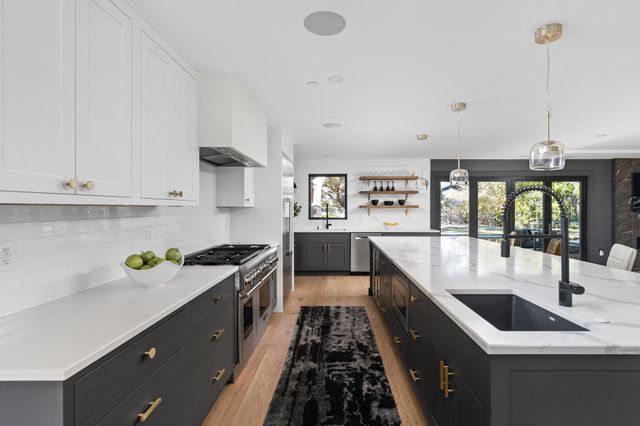 302 Buckeye TRL, West Lake Hills, TX 78746