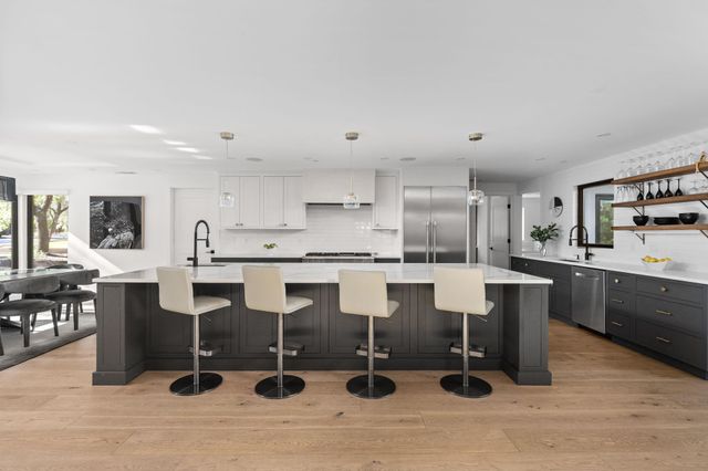 302 Buckeye TRL, West Lake Hills, TX 78746