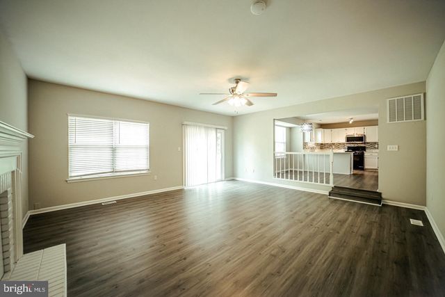5702 CAMBRIDGE DR, Fredericksburg, VA 22407