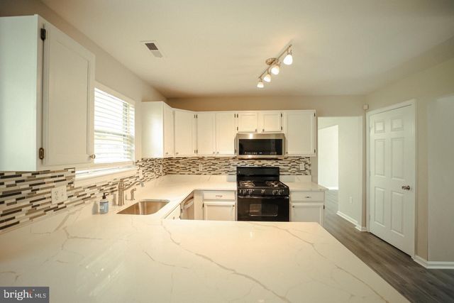 5702 CAMBRIDGE DR, Fredericksburg, VA 22407
