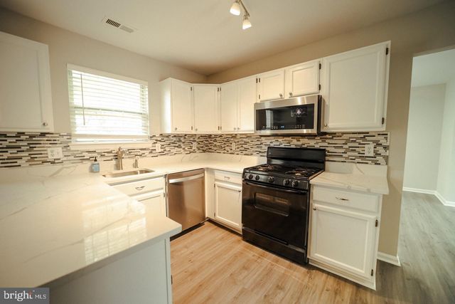 5702 CAMBRIDGE DR, Fredericksburg, VA 22407