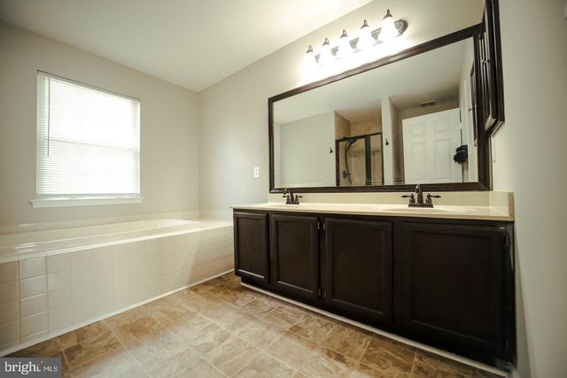 5702 CAMBRIDGE DR, Fredericksburg, VA 22407